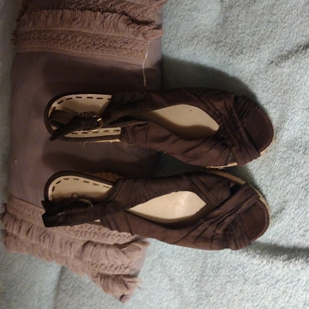 Shoes - Picture 2 of 3